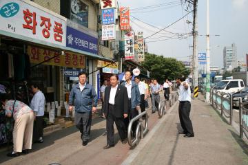 재래시장 활성화를 위한 장보기 격려