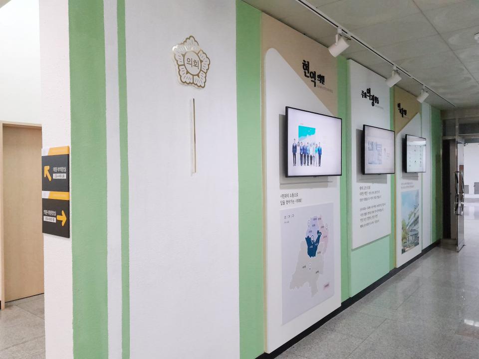 '군포시의회, “청사를 친숙하게”' 게시글의 사진(2) '군포시의회-상설 홍보 시설+안내판 설치 (1).jpg'